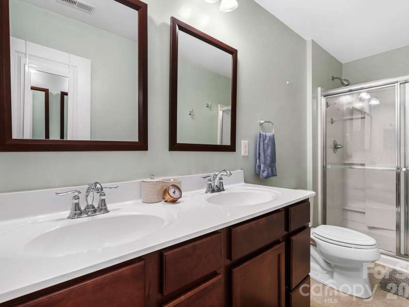1631 Hooper Court, Charlotte, NC 28212.  MLS# CAR4368982, YatesRealty ID 27680. 