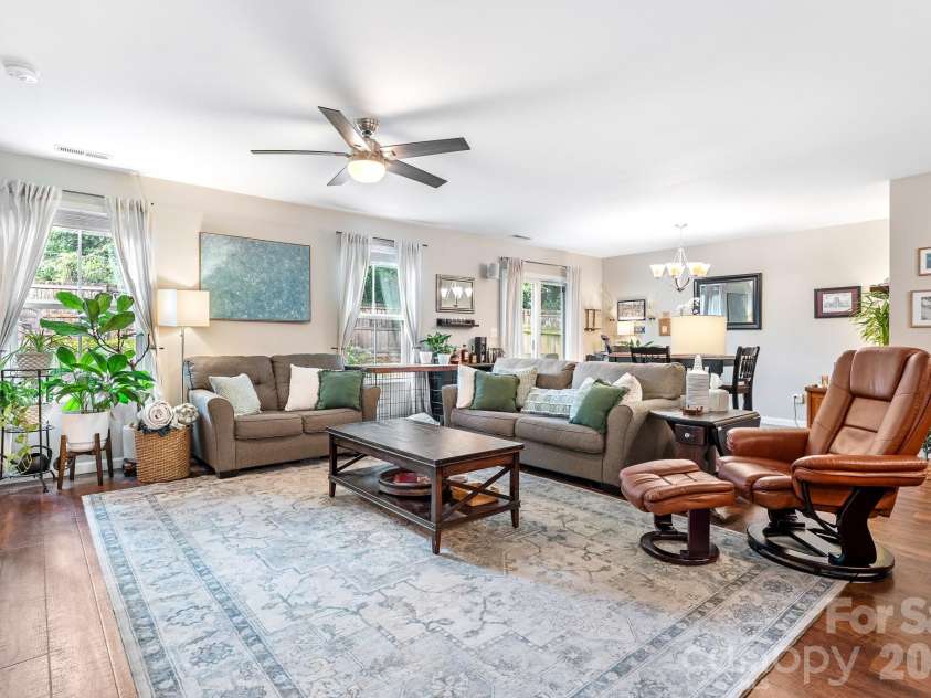 1631 Hooper Court, Charlotte, NC 28212.  MLS# CAR4368982, YatesRealty ID 27680. Open floorplan