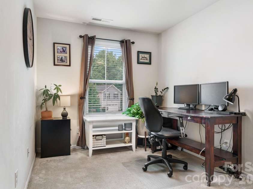 1631 Hooper Court, Charlotte, NC 28212.  MLS# CAR4368982, YatesRealty ID 27680. Spacious Loft