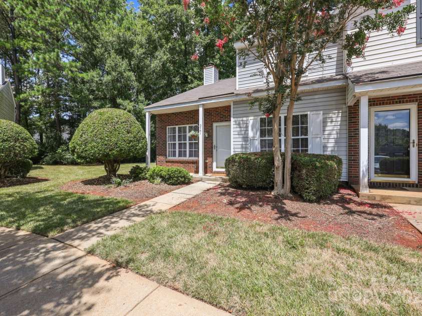 5741 Cougar Lane, Charlotte, NC 28269.  MLS# CAR4283719, YatesRealty ID 27680. 