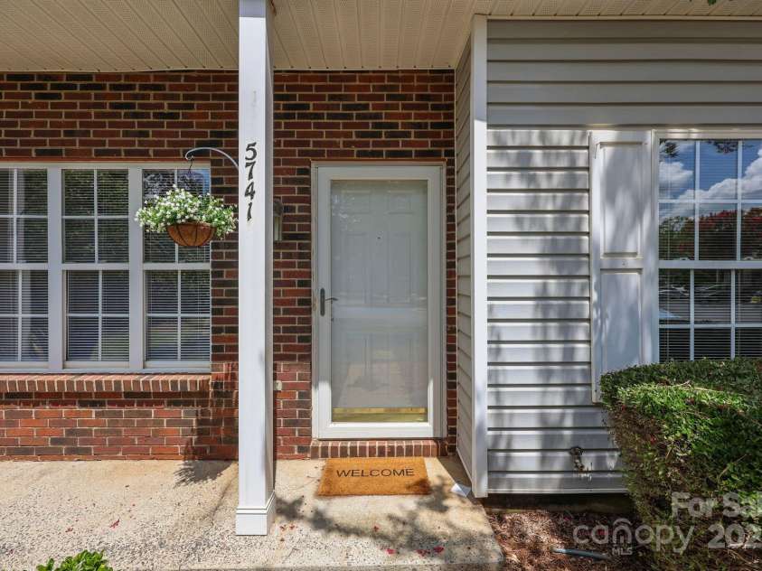 5741 Cougar Lane, Charlotte, NC 28269.  MLS# CAR4283719, YatesRealty ID 27680. 