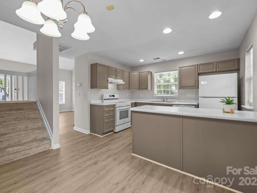 5741 Cougar Lane, Charlotte, NC 28269.  MLS# CAR4283719, YatesRealty ID 27680. 
