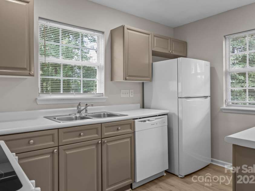 5741 Cougar Lane, Charlotte, NC 28269.  MLS# CAR4283719, YatesRealty ID 27680. 