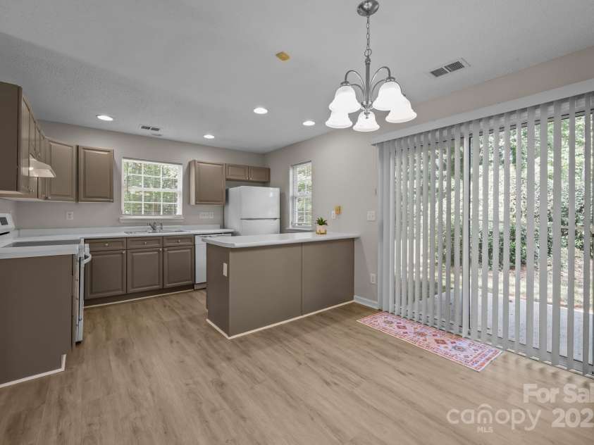 5741 Cougar Lane, Charlotte, NC 28269.  MLS# CAR4283719, YatesRealty ID 27680. 