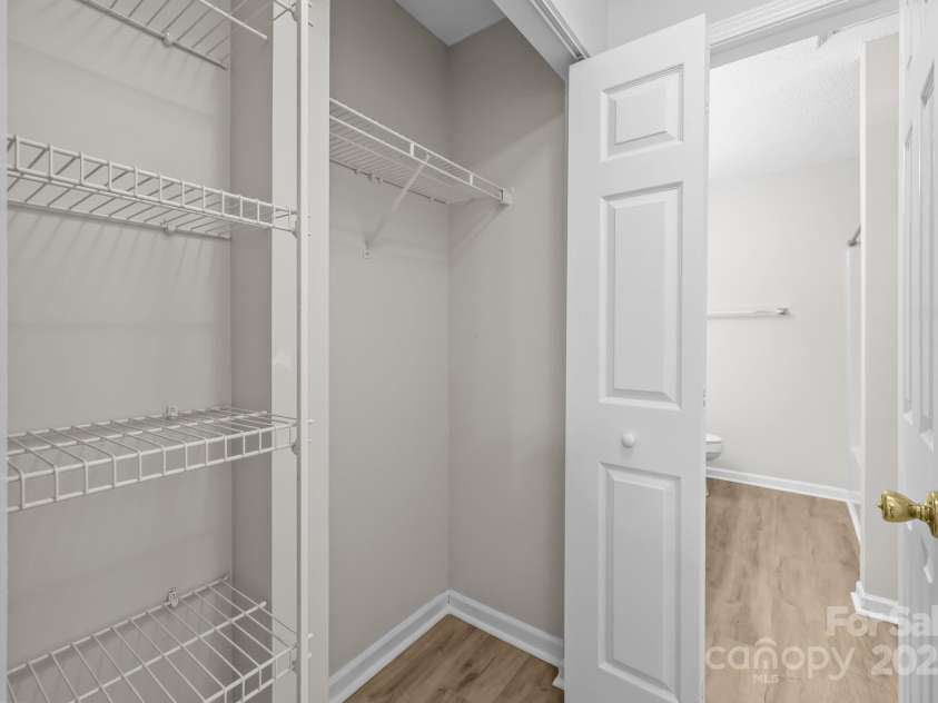 5741 Cougar Lane, Charlotte, NC 28269.  MLS# CAR4283719, YatesRealty ID 27680. 