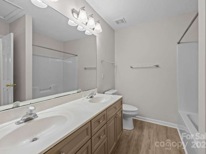 5741 Cougar Lane, Charlotte, NC 28269.  MLS# CAR4283719, YatesRealty ID 27680. 
