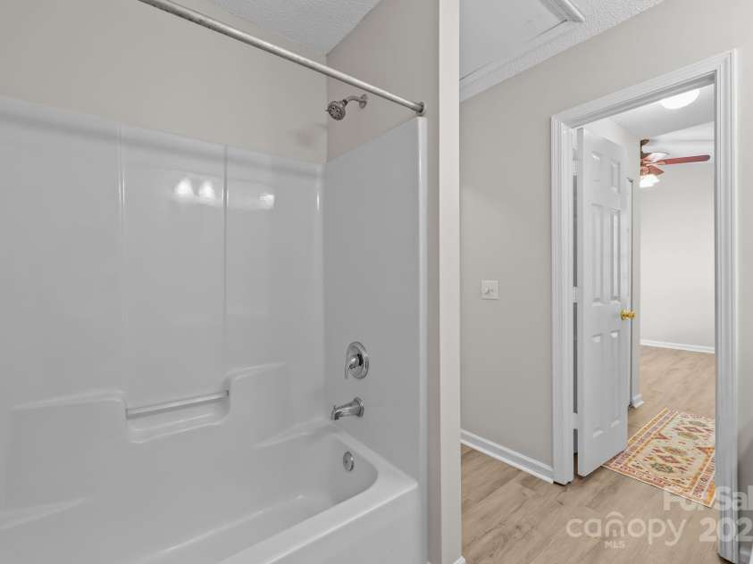 5741 Cougar Lane, Charlotte, NC 28269.  MLS# CAR4283719, YatesRealty ID 27680. 