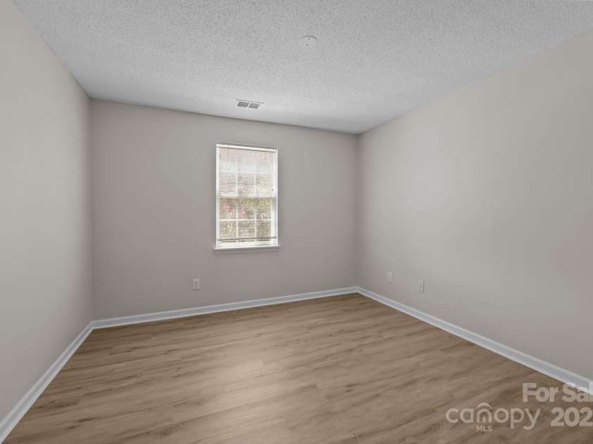 5741 Cougar Lane, Charlotte, NC 28269.  MLS# CAR4283719, YatesRealty ID 27680. 