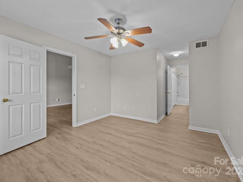5741 Cougar Lane, Charlotte, NC 28269.  MLS# CAR4283719, YatesRealty ID 27680. 