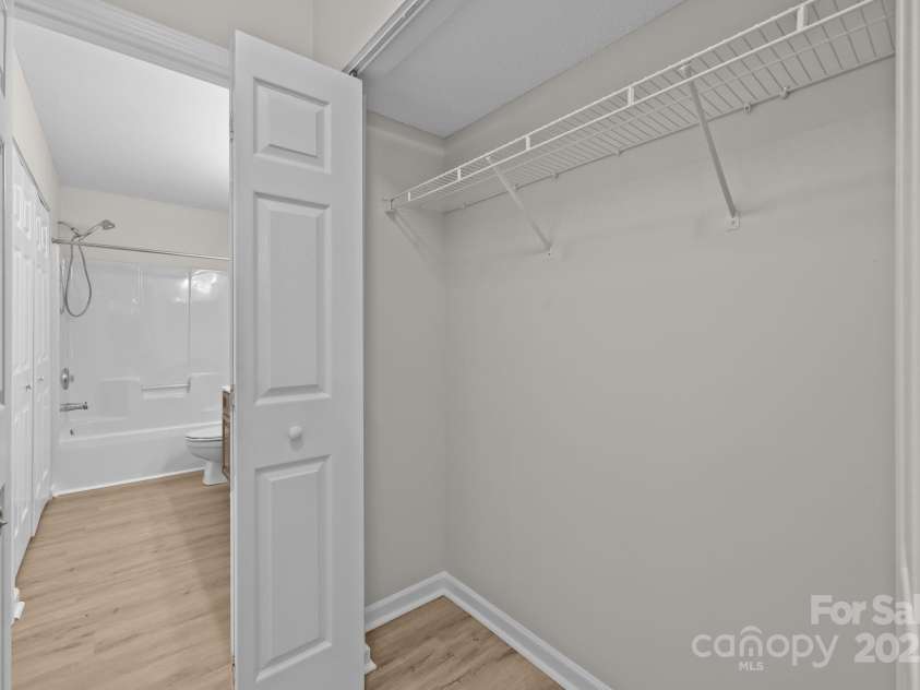 5741 Cougar Lane, Charlotte, NC 28269.  MLS# CAR4283719, YatesRealty ID 27680. 