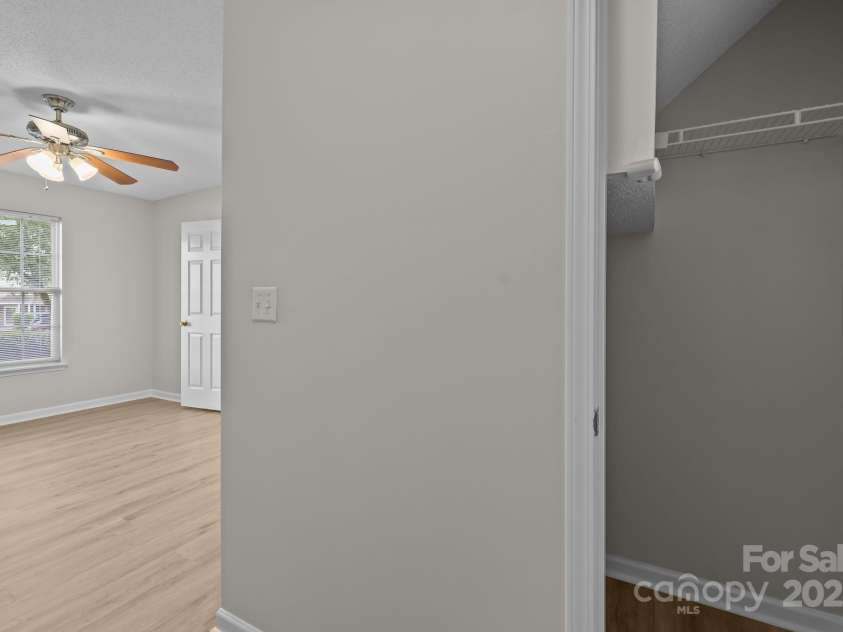5741 Cougar Lane, Charlotte, NC 28269.  MLS# CAR4283719, YatesRealty ID 27680. 