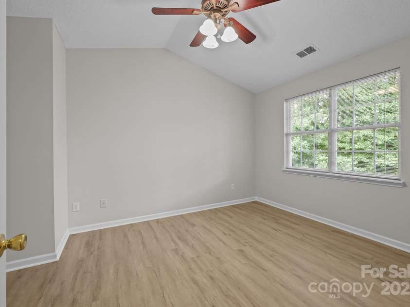 5741 Cougar Lane, Charlotte, NC 28269.  MLS# CAR4283719, YatesRealty ID 27680. 