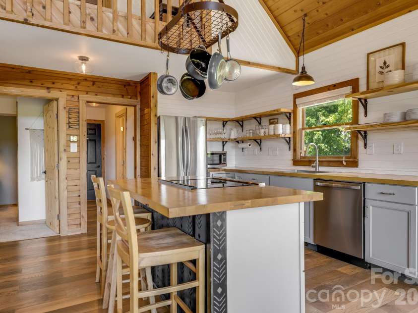 694 Boulder Road, Marshall, NC 28753.  MLS# CAR4384488, YatesRealty ID 27681. Kitchen Island