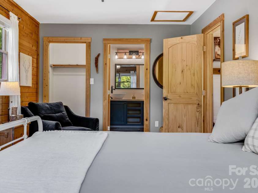 694 Boulder Road, Marshall, NC 28753.  MLS# CAR4384488, YatesRealty ID 27681. Main bedroom w/ Attached bathroom