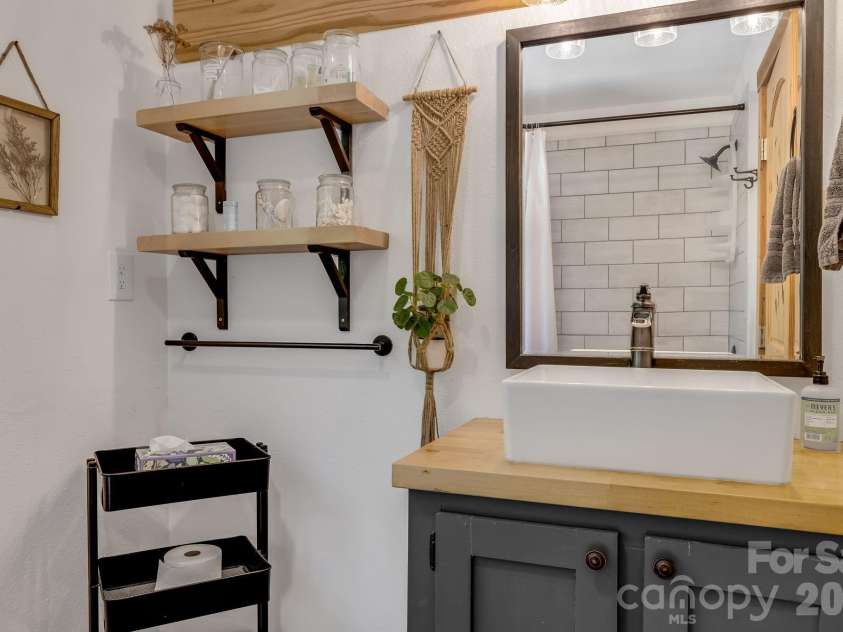 694 Boulder Road, Marshall, NC 28753.  MLS# CAR4384488, YatesRealty ID 27681. Main floor Bathroom 