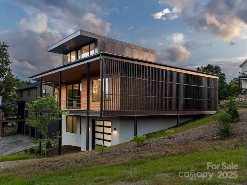 502 Wilma Dykeman Trail, Asheville, NC 28804.  MLS# CAR4271749, YatesRealty ID 27683. 