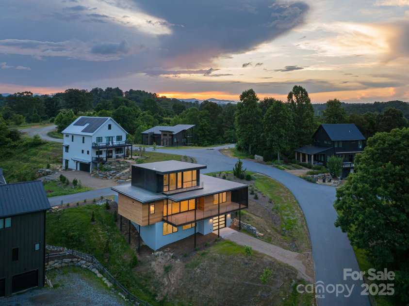 502 Wilma Dykeman Trail, Asheville, NC 28804.  MLS# CAR4271749, YatesRealty ID 27683. 