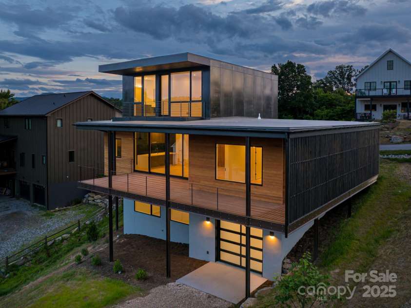 502 Wilma Dykeman Trail, Asheville, NC 28804.  MLS# CAR4271749, YatesRealty ID 27683. 