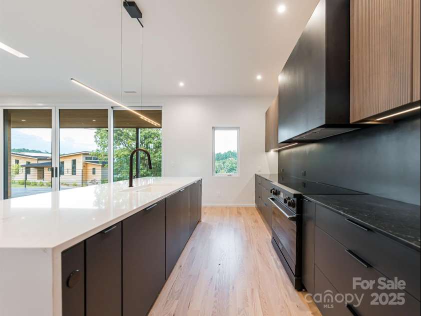 502 Wilma Dykeman Trail, Asheville, NC 28804.  MLS# CAR4271749, YatesRealty ID 27683. 