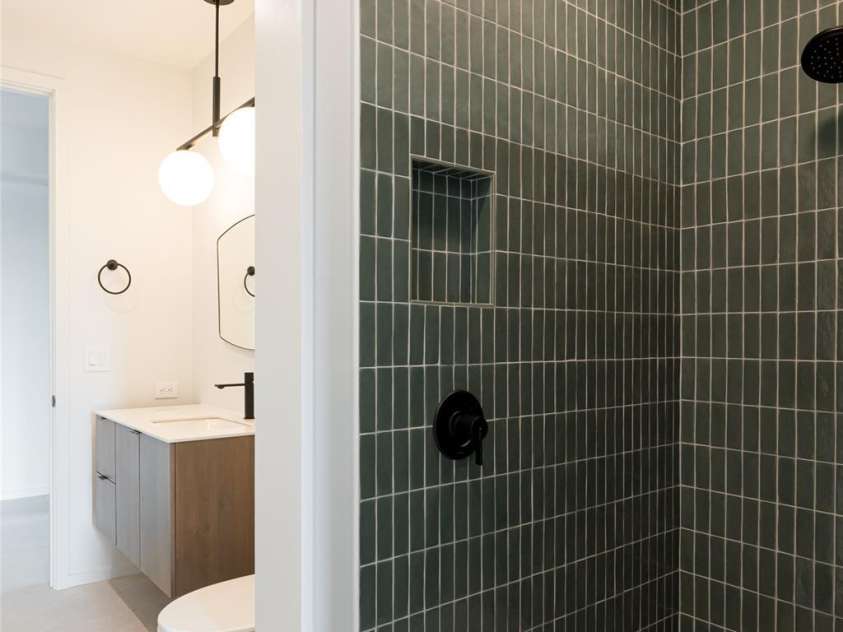 502 Wilma Dykeman Trail, Asheville, NC 28804.  MLS# CAR4271749, YatesRealty ID 27683. Ensuite Full Bath With Tiled Shower