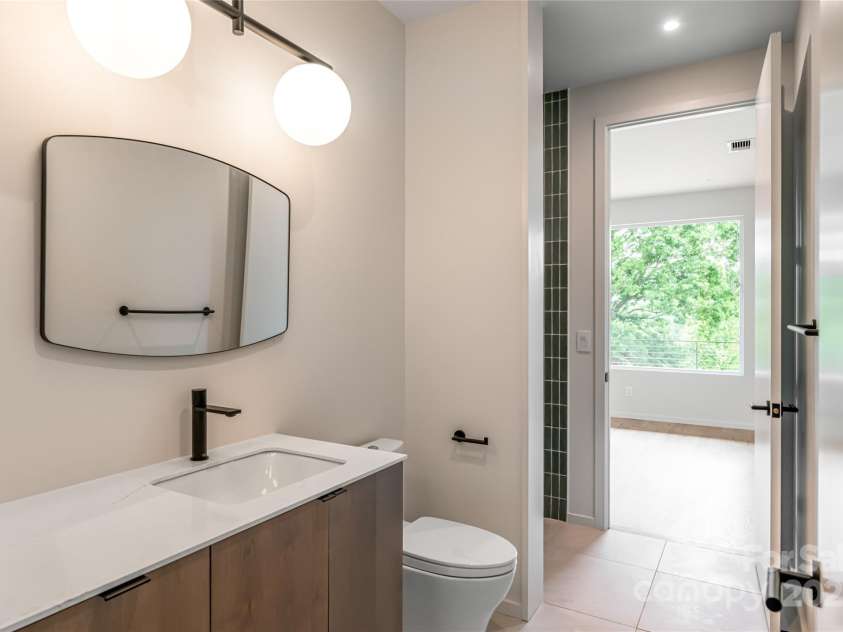 502 Wilma Dykeman Trail, Asheville, NC 28804.  MLS# CAR4271749, YatesRealty ID 27683. Ensuite Full Bathroom