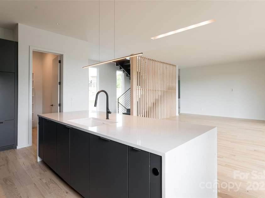 502 Wilma Dykeman Trail, Asheville, NC 28804.  MLS# CAR4271749, YatesRealty ID 27683. Large Island with Breakfast Bar