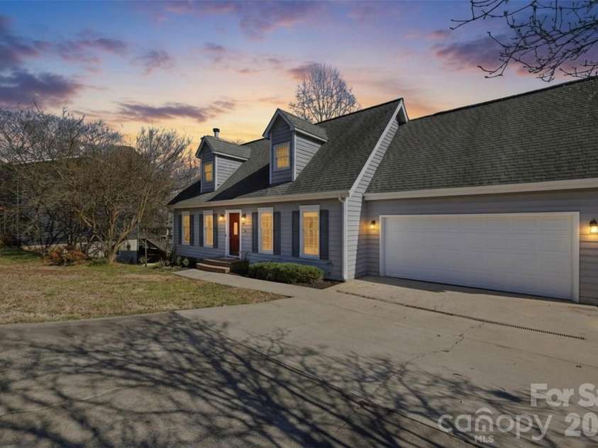 5969 Gold Creek Estate Drive, Hickory, NC 28601.  MLS# CAR4346268, YatesRealty ID 27683. 