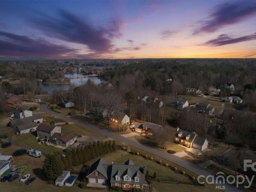 5969 Gold Creek Estate Drive, Hickory, NC 28601.  MLS# CAR4346268, YatesRealty ID 27683. 
