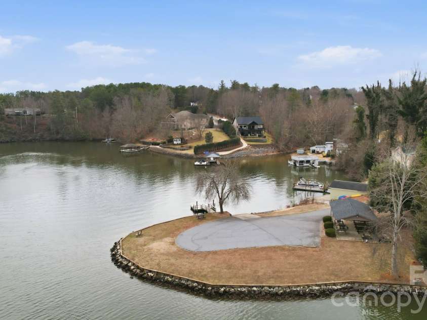 5969 Gold Creek Estate Drive, Hickory, NC 28601.  MLS# CAR4346268, YatesRealty ID 27683. 