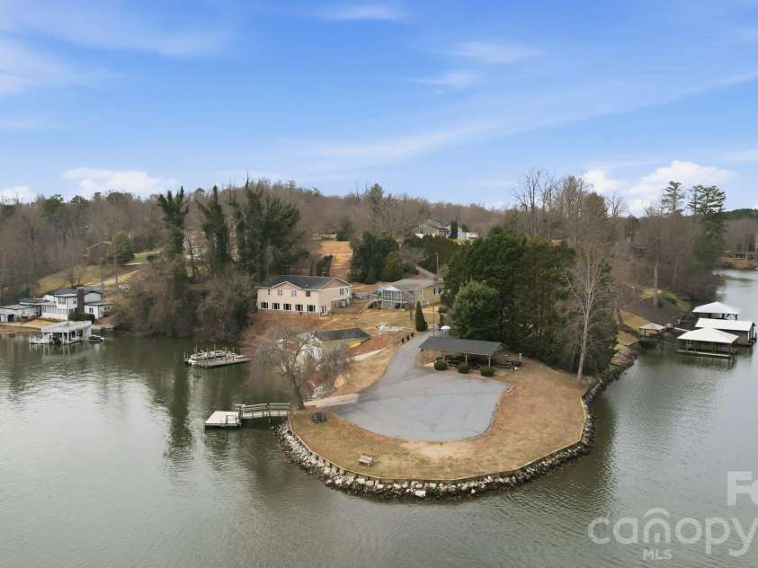 5969 Gold Creek Estate Drive, Hickory, NC 28601.  MLS# CAR4346268, YatesRealty ID 27683. Neighborhood lake access