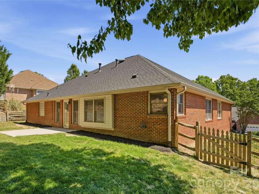 772 Monticello Drive, Fort Mill, SC 29708.  MLS# CAR4371119, YatesRealty ID 27685. 