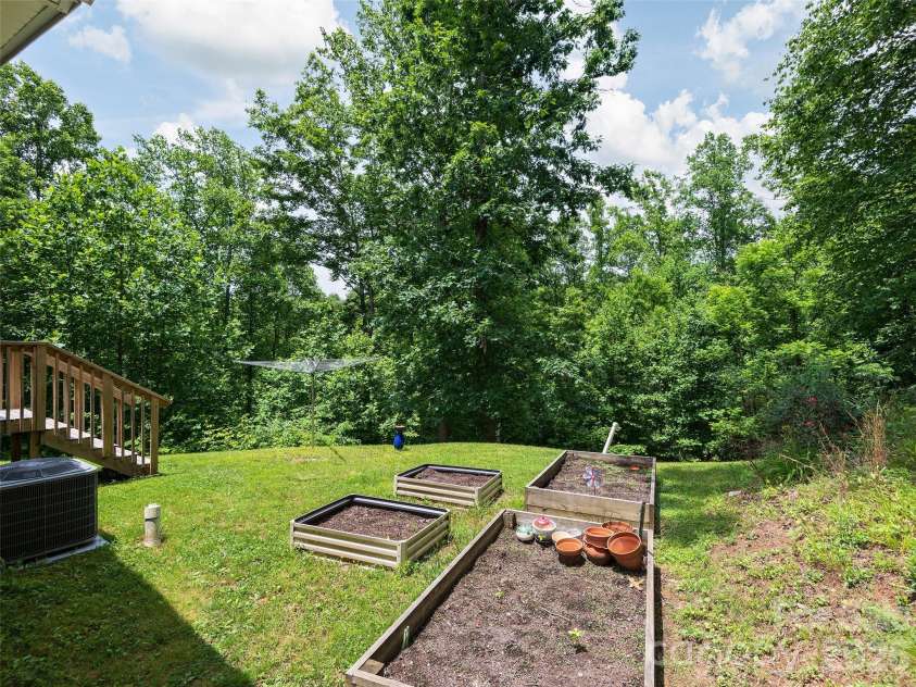 166 Indian Springs Road, Clyde, NC 28721.  MLS# CAR4386588, YatesRealty ID 27686. 