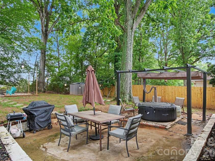 6345 Montpelier Road, Charlotte, NC 28210.  MLS# CAR4389078, YatesRealty ID 27687. 