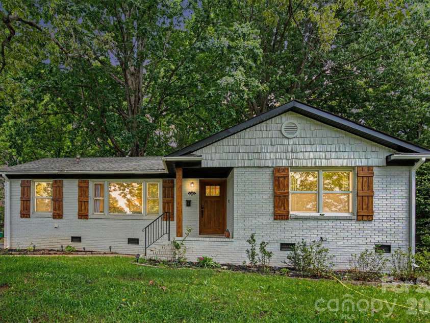 6345 Montpelier Road, Charlotte, NC 28210.  MLS# CAR4389078, YatesRealty ID 27687. 