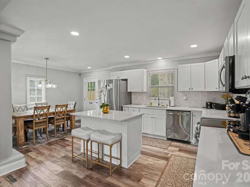 6345 Montpelier Road, Charlotte, NC 28210.  MLS# CAR4389078, YatesRealty ID 27687. 