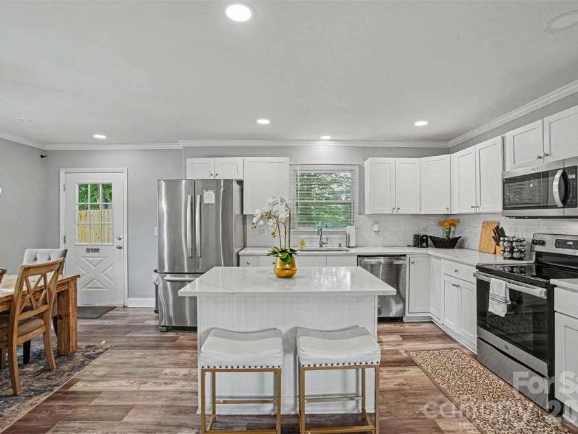 6345 Montpelier Road, Charlotte, NC 28210.  MLS# CAR4389078, YatesRealty ID 27687. 