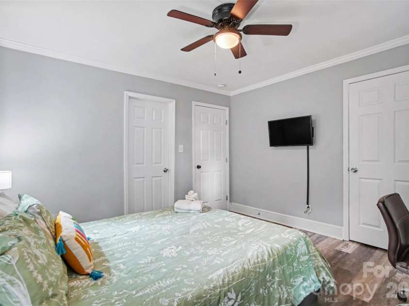 6345 Montpelier Road, Charlotte, NC 28210.  MLS# CAR4389078, YatesRealty ID 27687. 