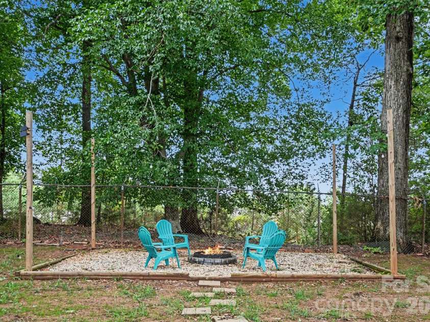 6345 Montpelier Road, Charlotte, NC 28210.  MLS# CAR4389078, YatesRealty ID 27687. 