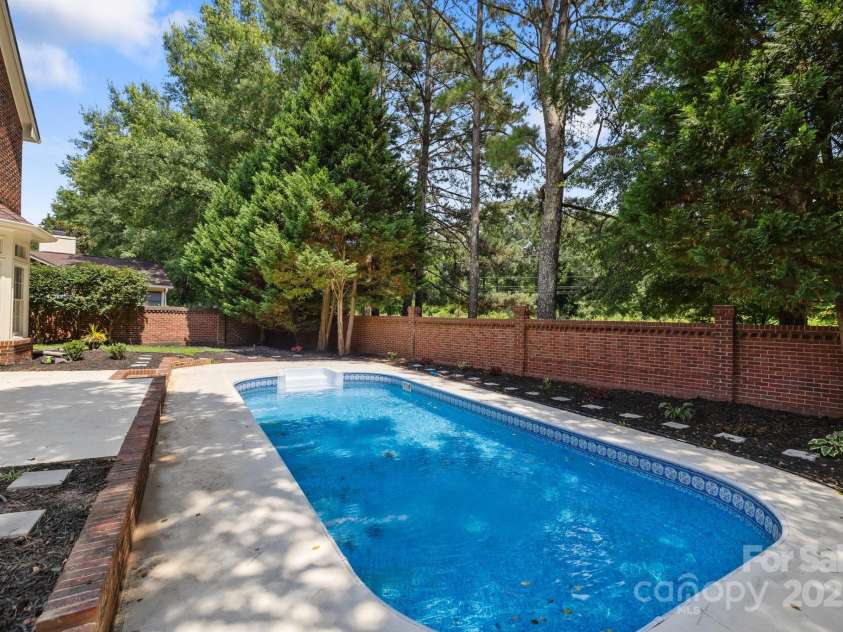 7213 Baniff Circle, Charlotte, NC 28277.  MLS# CAR4269327, YatesRealty ID 27687. Backyard