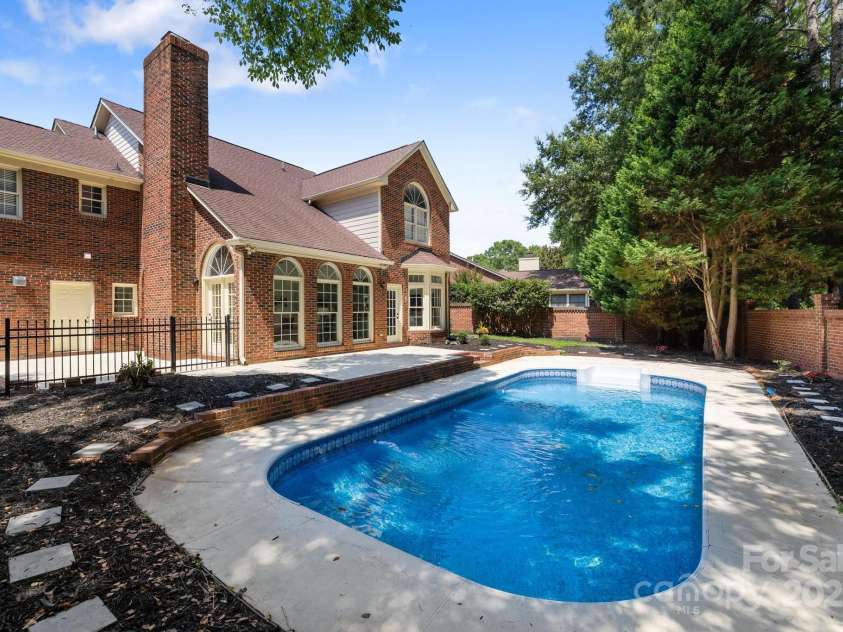 7213 Baniff Circle, Charlotte, NC 28277.  MLS# CAR4269327, YatesRealty ID 27687. Backyard