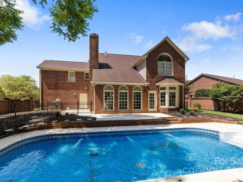 7213 Baniff Circle, Charlotte, NC 28277.  MLS# CAR4269327, YatesRealty ID 27687. Backyard