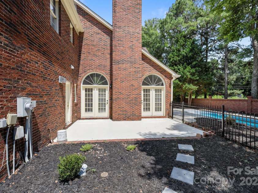 7213 Baniff Circle, Charlotte, NC 28277.  MLS# CAR4269327, YatesRealty ID 27687. Backyard