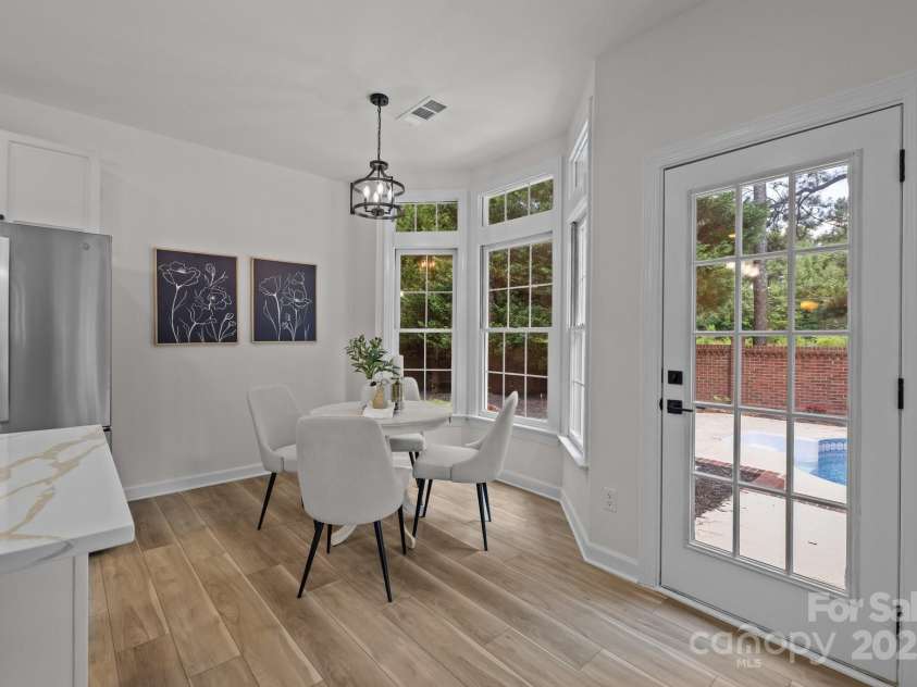 7213 Baniff Circle, Charlotte, NC 28277.  MLS# CAR4269327, YatesRealty ID 27687. Breakfast Nook