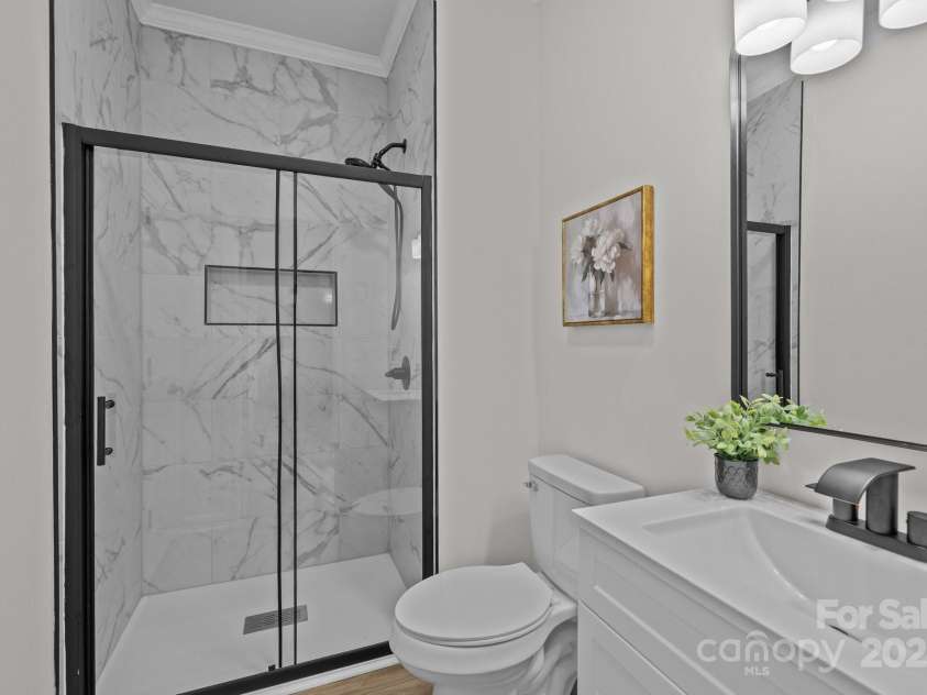 7213 Baniff Circle, Charlotte, NC 28277.  MLS# CAR4269327, YatesRealty ID 27687. Downstairs Full Bath