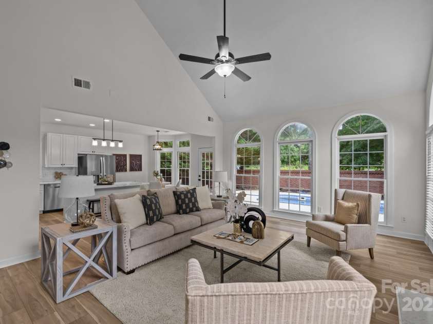 7213 Baniff Circle, Charlotte, NC 28277.  MLS# CAR4269327, YatesRealty ID 27687. Family Room