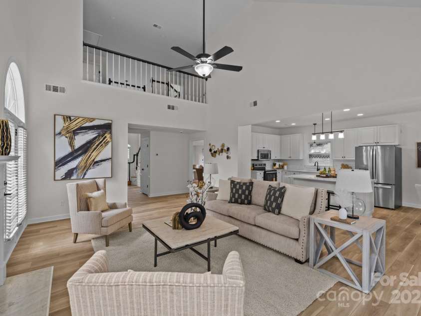 7213 Baniff Circle, Charlotte, NC 28277.  MLS# CAR4269327, YatesRealty ID 27687. Family Room