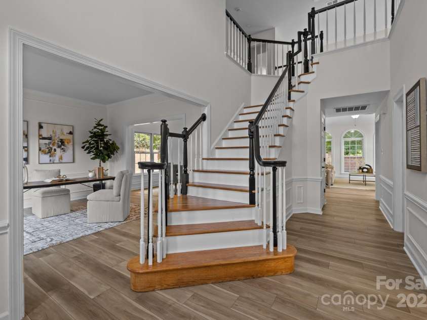 7213 Baniff Circle, Charlotte, NC 28277.  MLS# CAR4269327, YatesRealty ID 27687. Foyer
