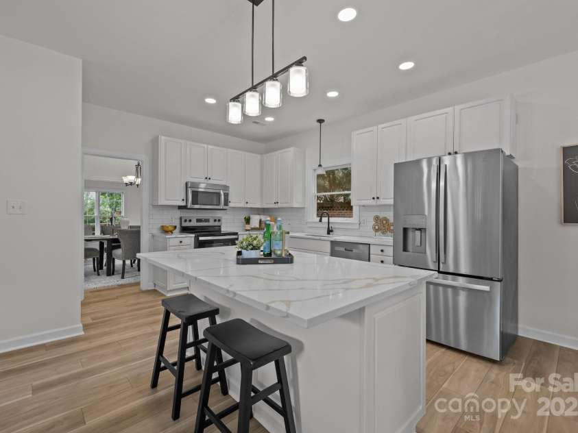 7213 Baniff Circle, Charlotte, NC 28277.  MLS# CAR4269327, YatesRealty ID 27687. Kitchen