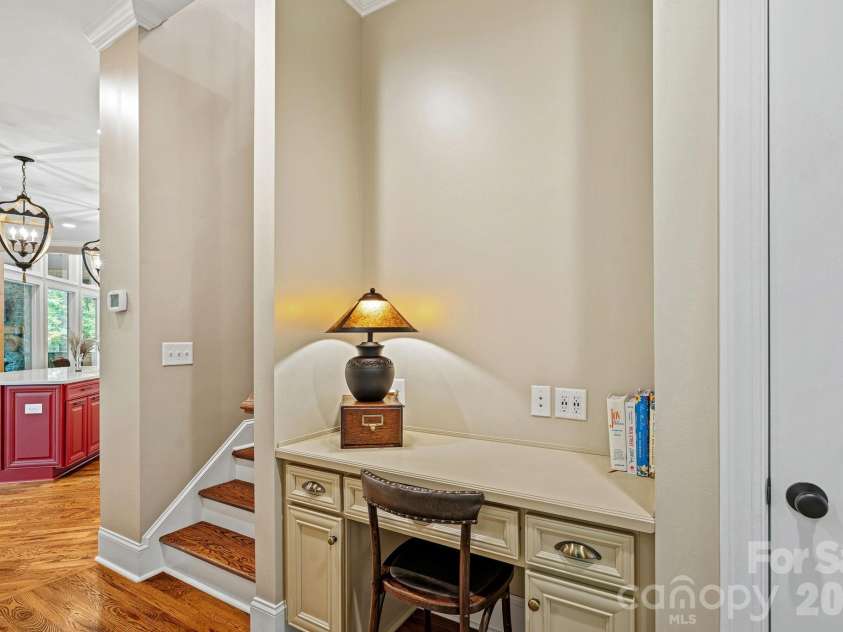 6808 Live Oaks Lane, Waxhaw, NC 28173.  MLS# CAR4388125, YatesRealty ID 27688. Built in desk
