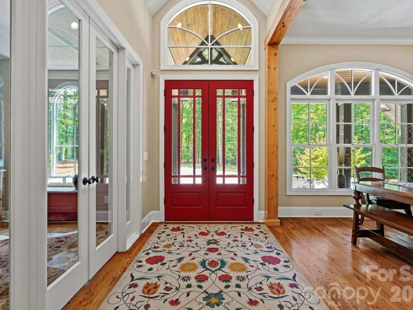 6808 Live Oaks Lane, Waxhaw, NC 28173.  MLS# CAR4388125, YatesRealty ID 27688. Entrance foyer 
